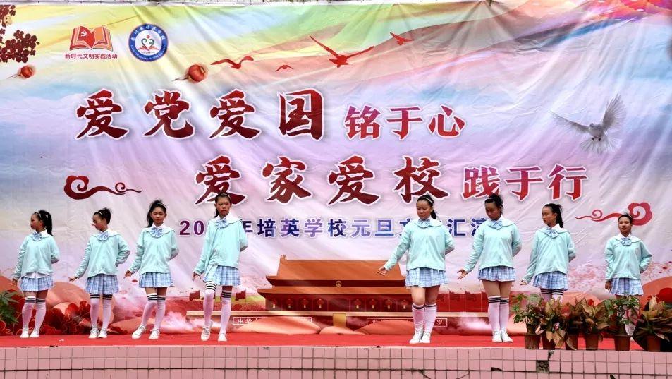 可爱吊带裙
